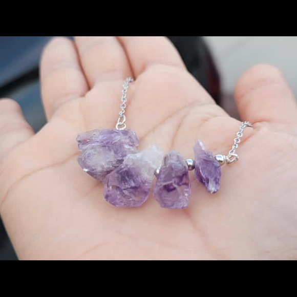 Raw Amethyst crystal necklace - Picture 5 of 10